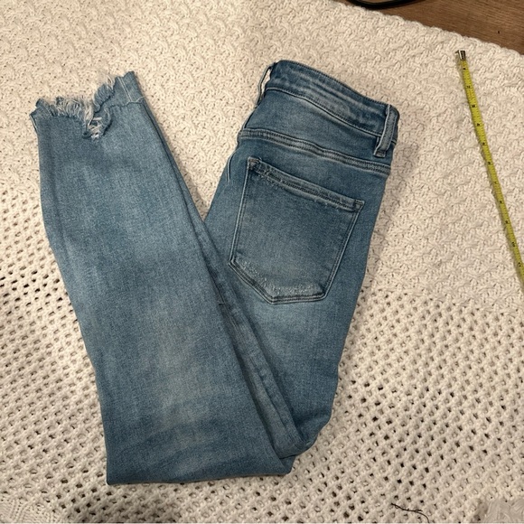 Vervet Jeans Womens Size 29 Blue Denim Stretch Distressed Skinny Leg Button Fly - Picture 3 of 7